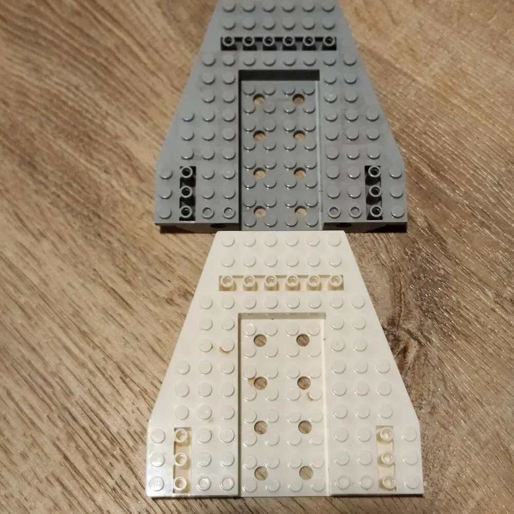 LEGO Vehicle Base Cockpit 12x12x1 ⅓ Light Bluish Gray & White (76158) Part 43979